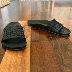 WORN ONCE OluKai Kamola slides dad sandals